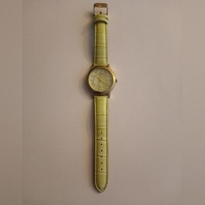 Fashion Watch Mother of Pearl Face Gold Tone Case Faux Band